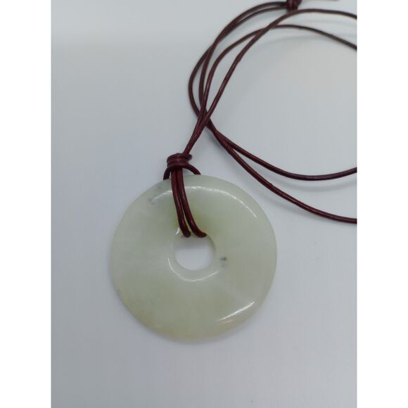Vintage Natural Stone Jadeite Donut Disc Pendant 22" Leather Cord Necklace - Picture 4 of 4